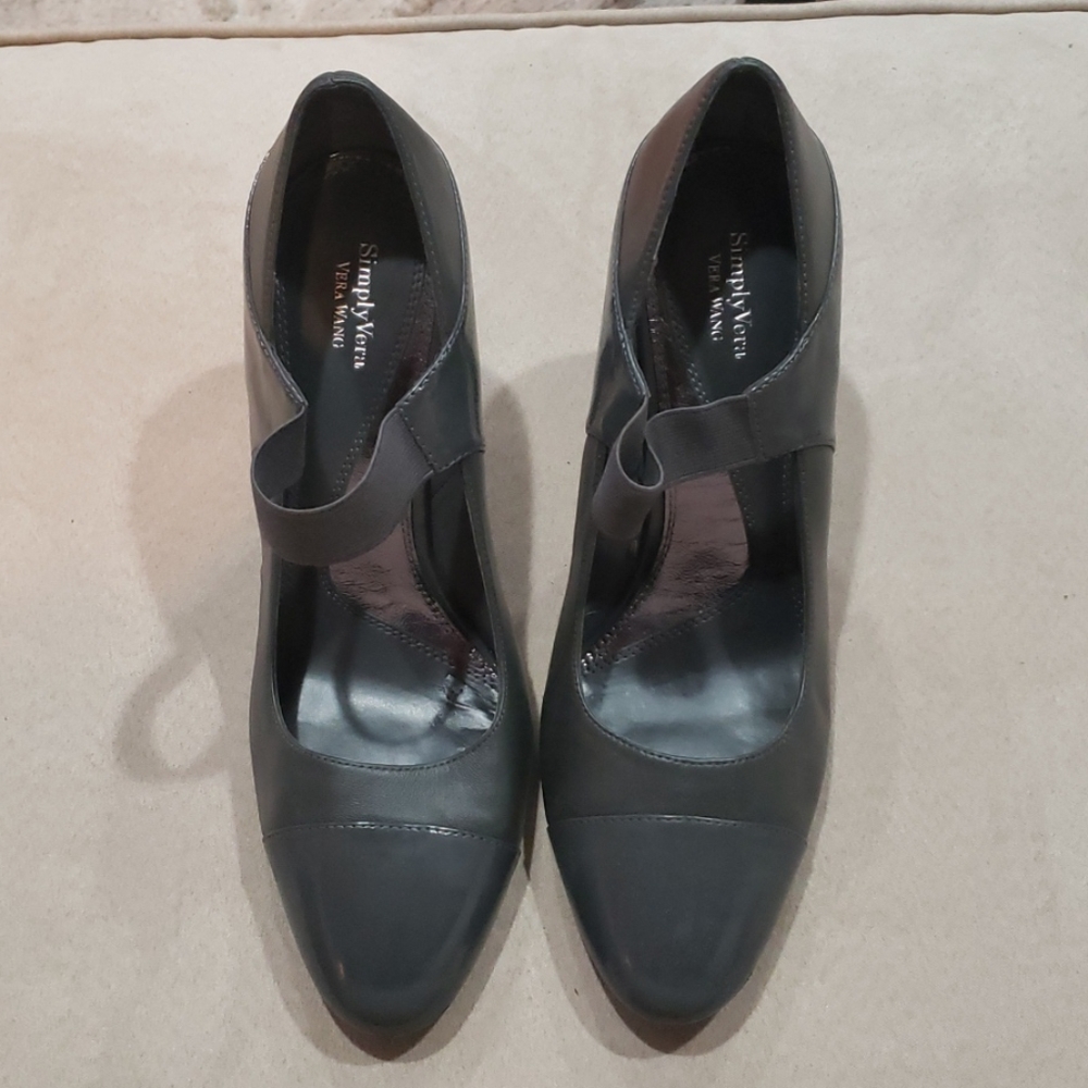NEW Simply Vera Gray Leather Pumps Size 9.5